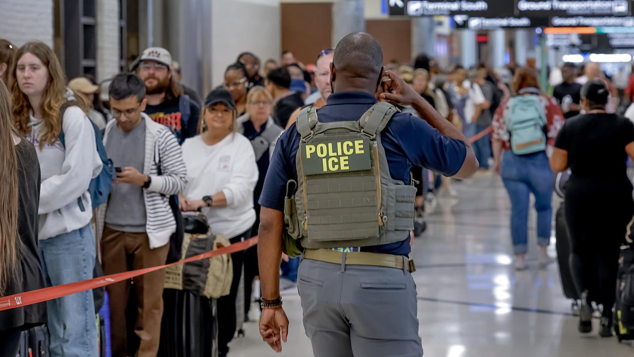 Erste ICE-Beamte patrouillieren an US-Flughäfen