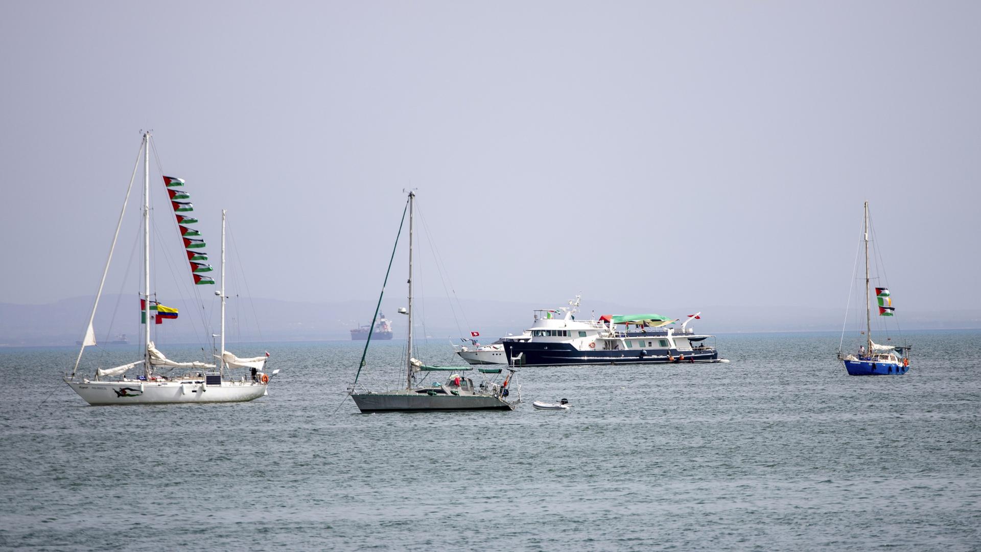 Ein Boot der Flotilla segelt Richtung Gazastreifen. (Bild vom 9.9.2025) | dpa