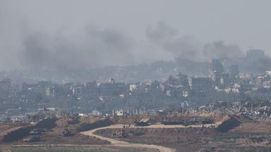 Rauch steigt über dem nördlichen Gazastreifen auf