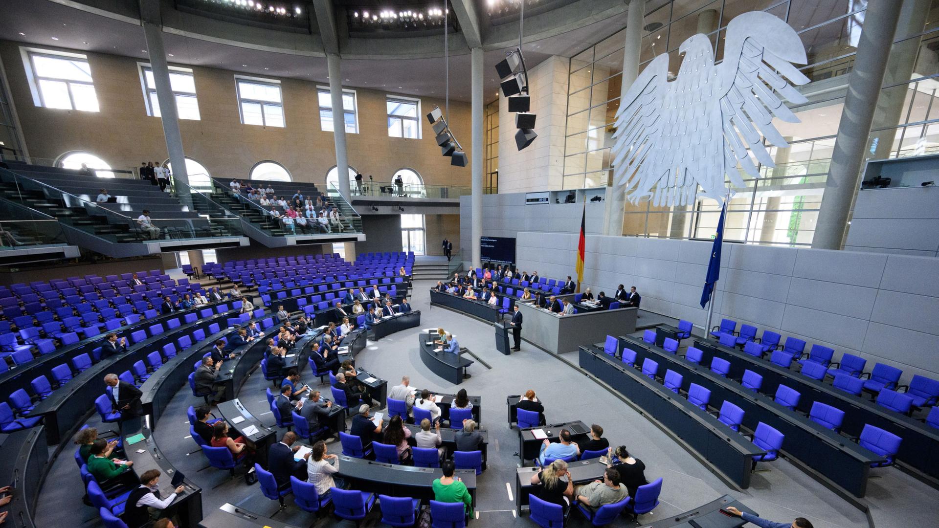 Eine Plenarsitzung im Bundestag. | Bernd von Jutrczenka/dpa