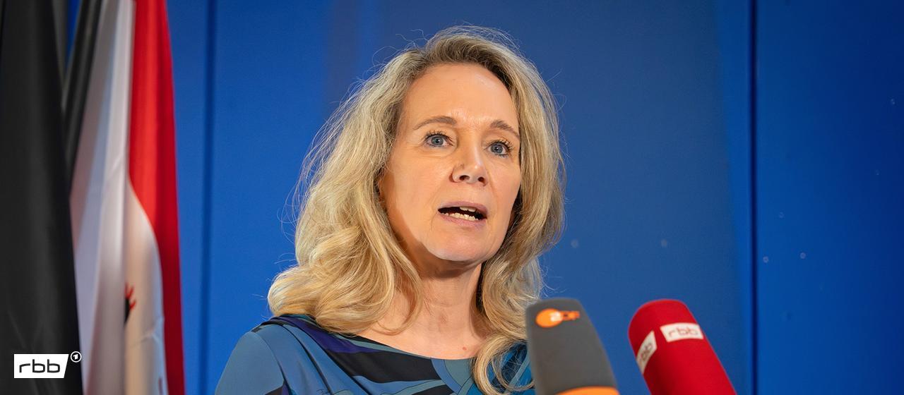 24.04.2026, Berlin: Sarah Wedl-Wilson (parteilos), Berliner Senatorin für Kultur und Gesellschaftlichen Zusammenhalt, spricht während eines Pressestatements (Quelle: dpa/S.Stache)