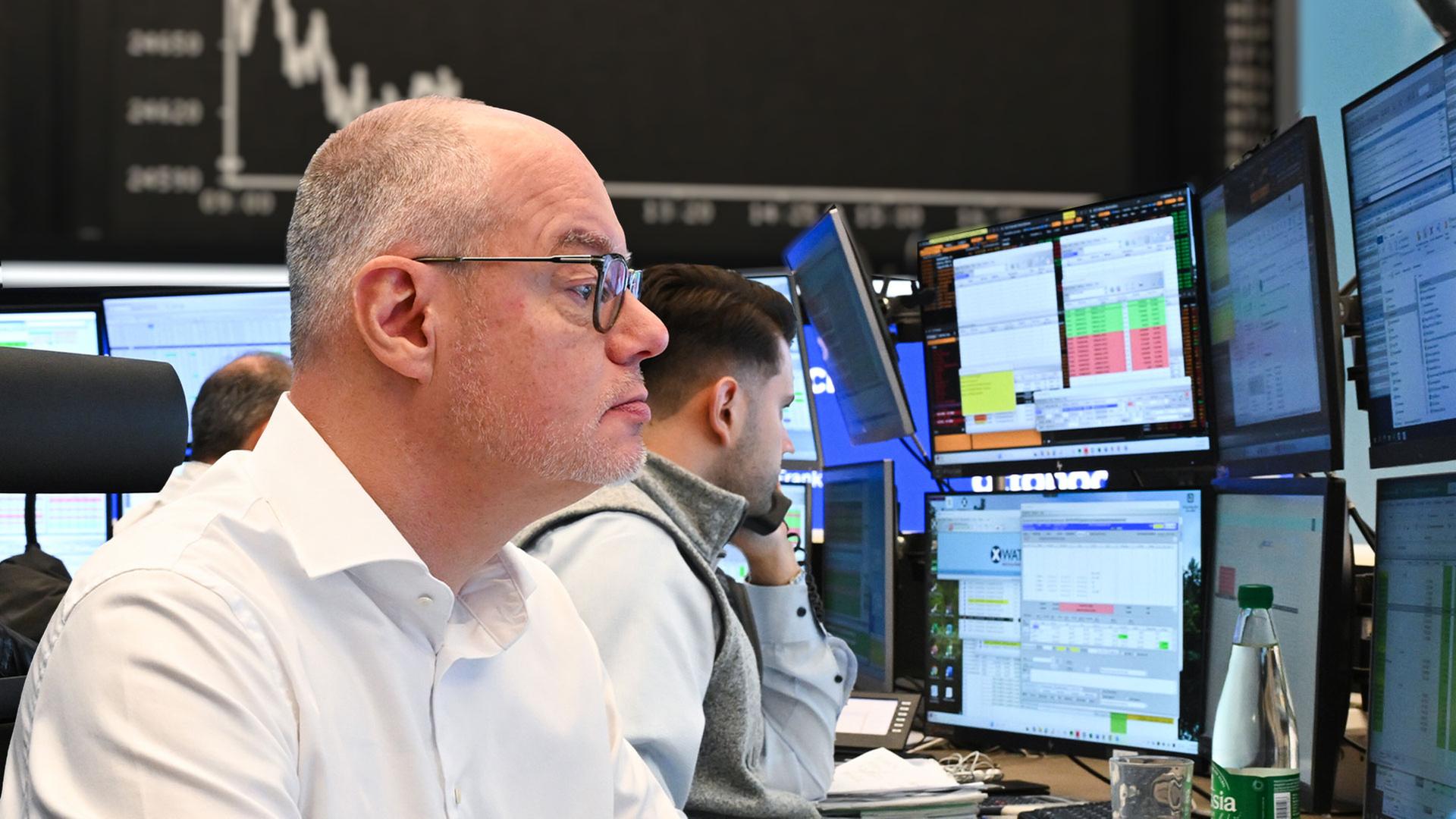 Börsenhändler an der Frankfurter Börse. | picture alliance/dpa