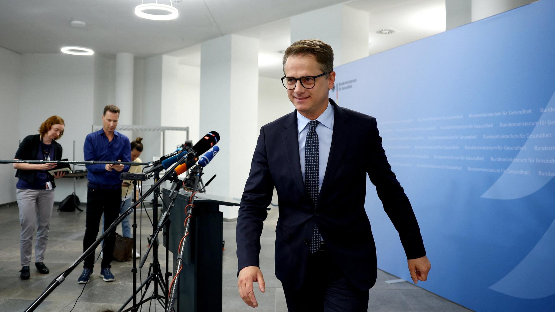 Carsten Linnemann verlässt den Rednerpult nach einer Pressekonferenz | REUTERS