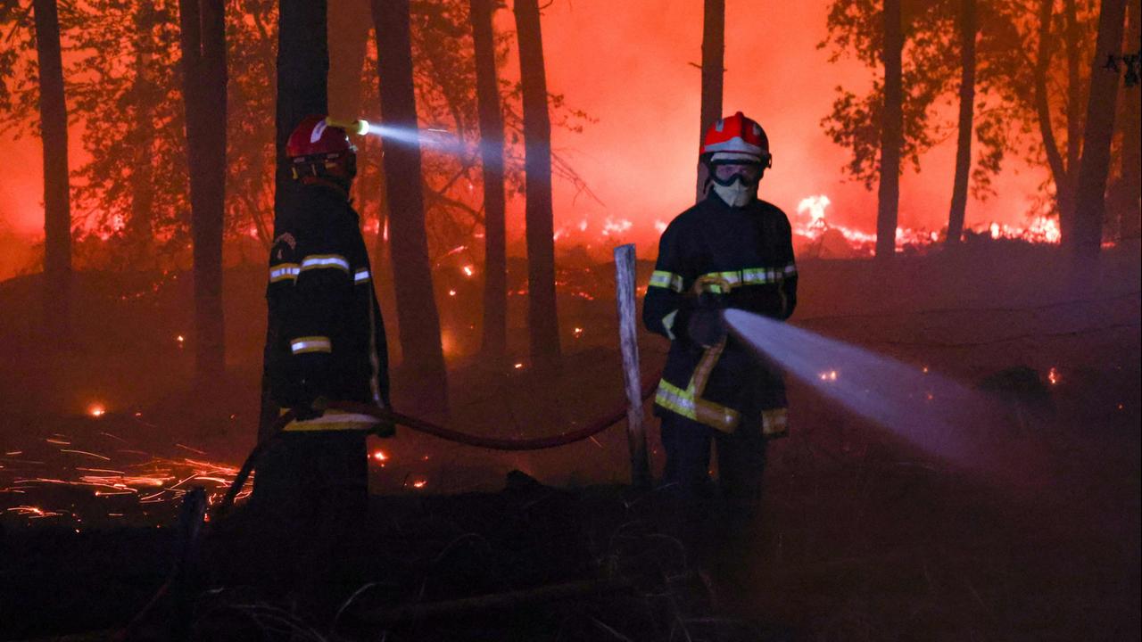 Waldbrände in Europa: Hunderte Menschen in Sicherheit gebracht