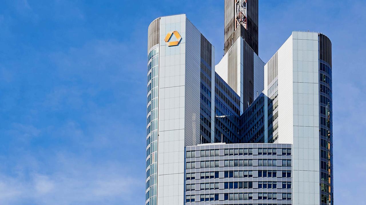 Halbjahresbilanz: Commerzbank macht Gewinnsprung