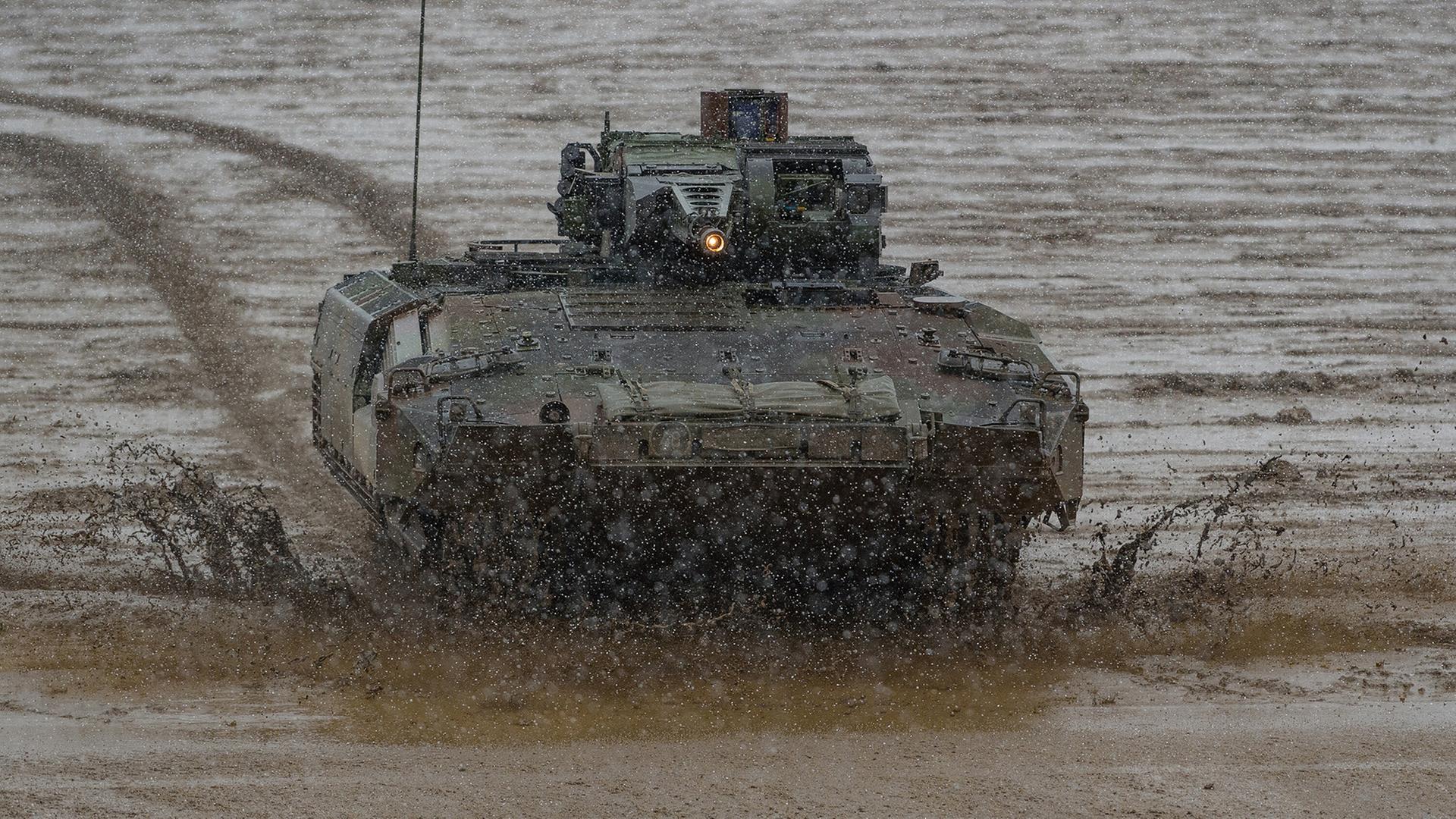 Ein Schützenpanzer der Bundeswehr vom Typ Puma. | picture alliance/dpa