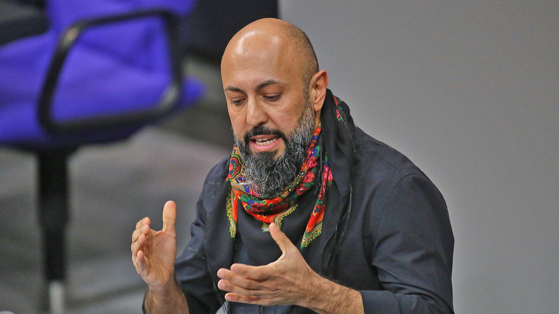 Ferat Koçak, Linke spricht im März 2026 bei der 67. Sitzung im Bundestag. (Quelle: Picture Alliance/dts Nachrichtenagentur) | Picture Alliance/dts Nachrichtenagentur