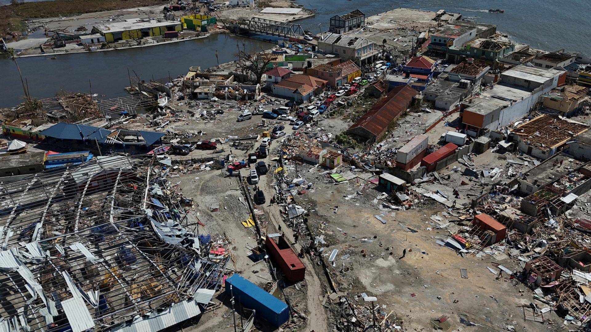 Zerstörte Umgebung am Black River in Jamaika | AP