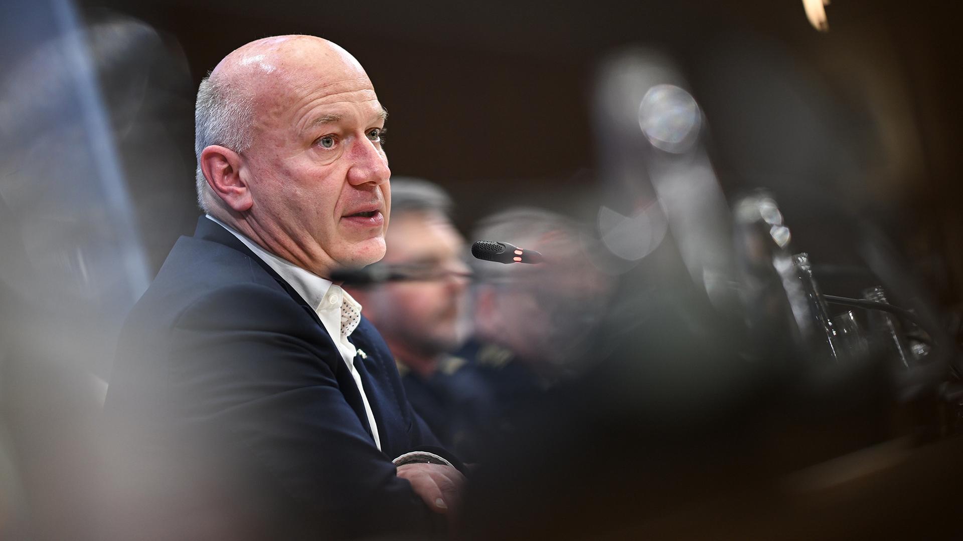 Berlins Regierender B�rgermeister Kai Wegner (CDU) spricht beim Pressebriefing am 06.01.2026. (Quelle: picture alliance/dpa/Britta Pedersen) | picture alliance/dpa/Britta Pedersen