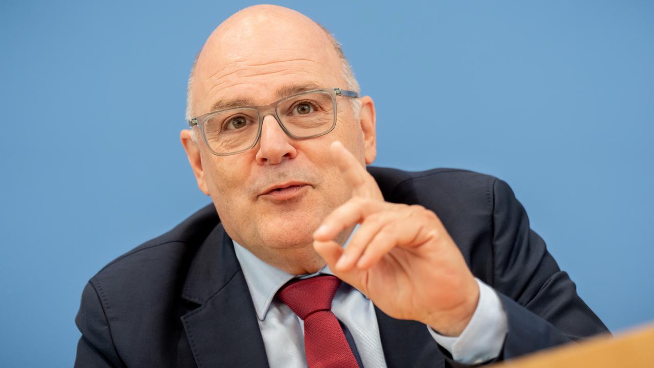 Employers criticize resistance to the end of
