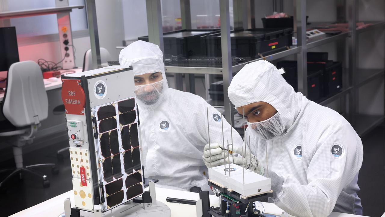 Was neun Würzburger Satelliten aus dem All beobachten
