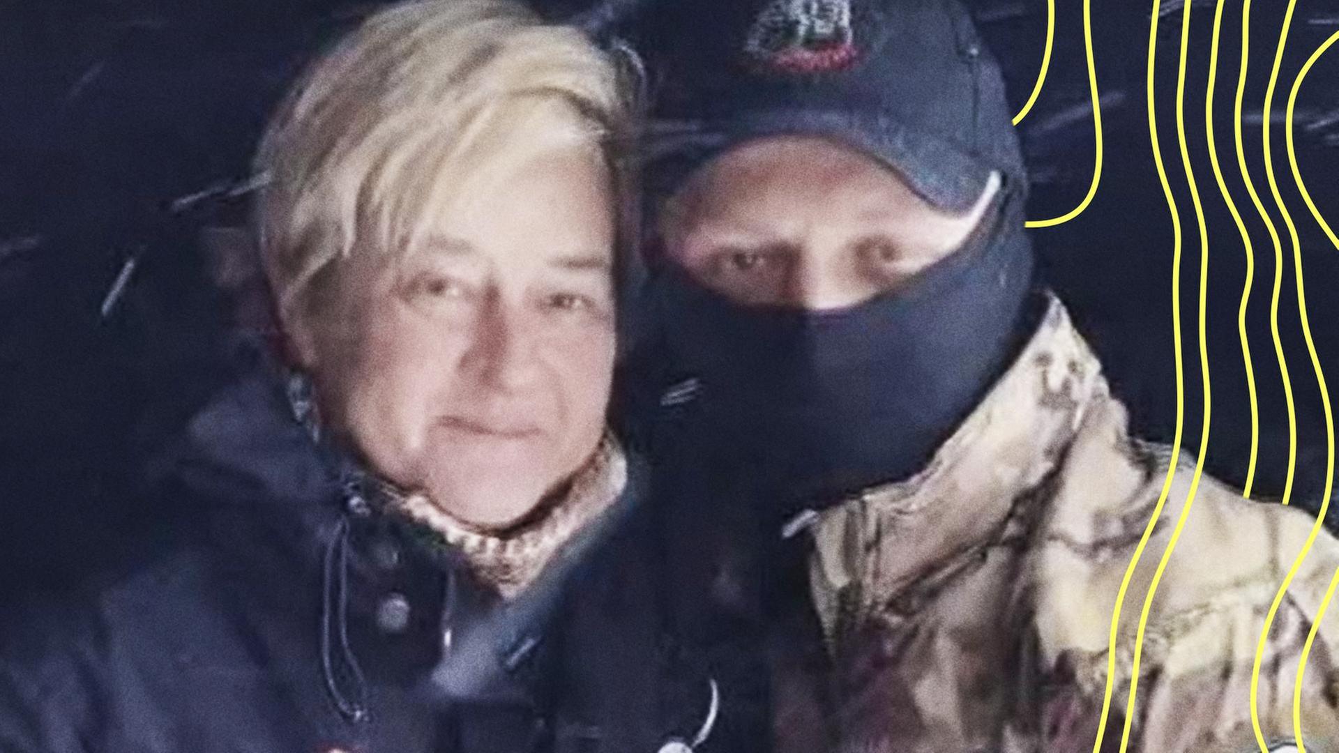 Liane K. (l.) mit einem russischen Kämpfer. | Screenshot VKontakte via Monitor