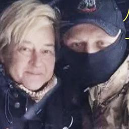 Liane K. (l.) mit einem russischen Kämpfer.