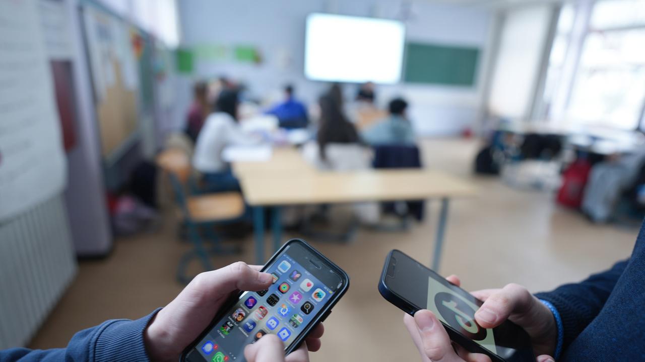 Kinder- und Jugendschutz: Wieso Altersgrenzen für Social Media nicht reichen