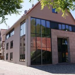 (Symbolbild) (Symbolbild) Rathaus von Mönsheim - der Bürgermeister soll bestochen worden sein und muss jetzt vor Gericht.