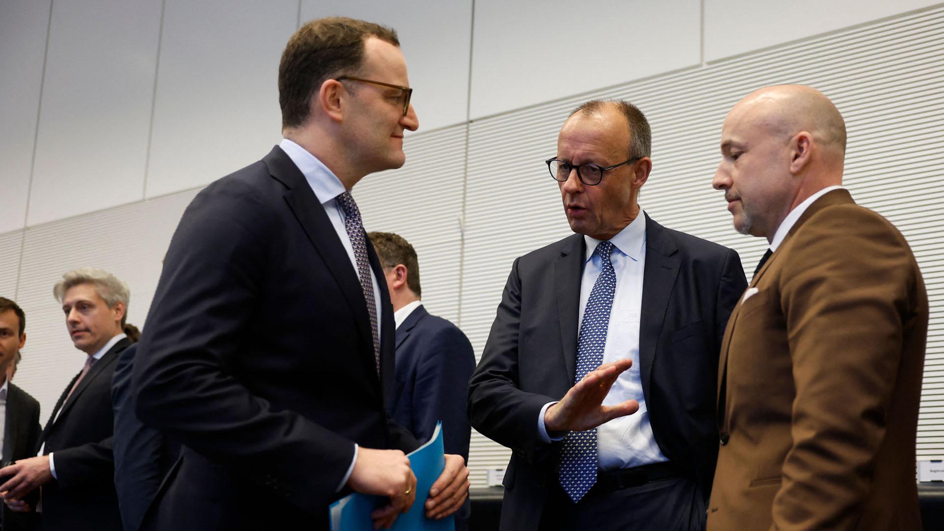Jens Spahn, Friedrich Merz und Alexander Hoffmann | AFP