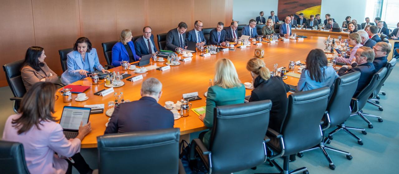 Das Bundeskabinett vor Beginn einer Sitzung im Bundeskanzleramt.