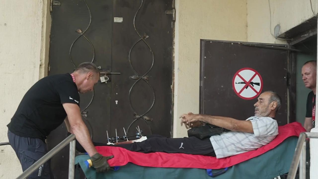 Wegen des Vormarschs russischer Truppen werden Menschen im Osten der Ukraine in Sicherheit gebracht | tagesschau.de