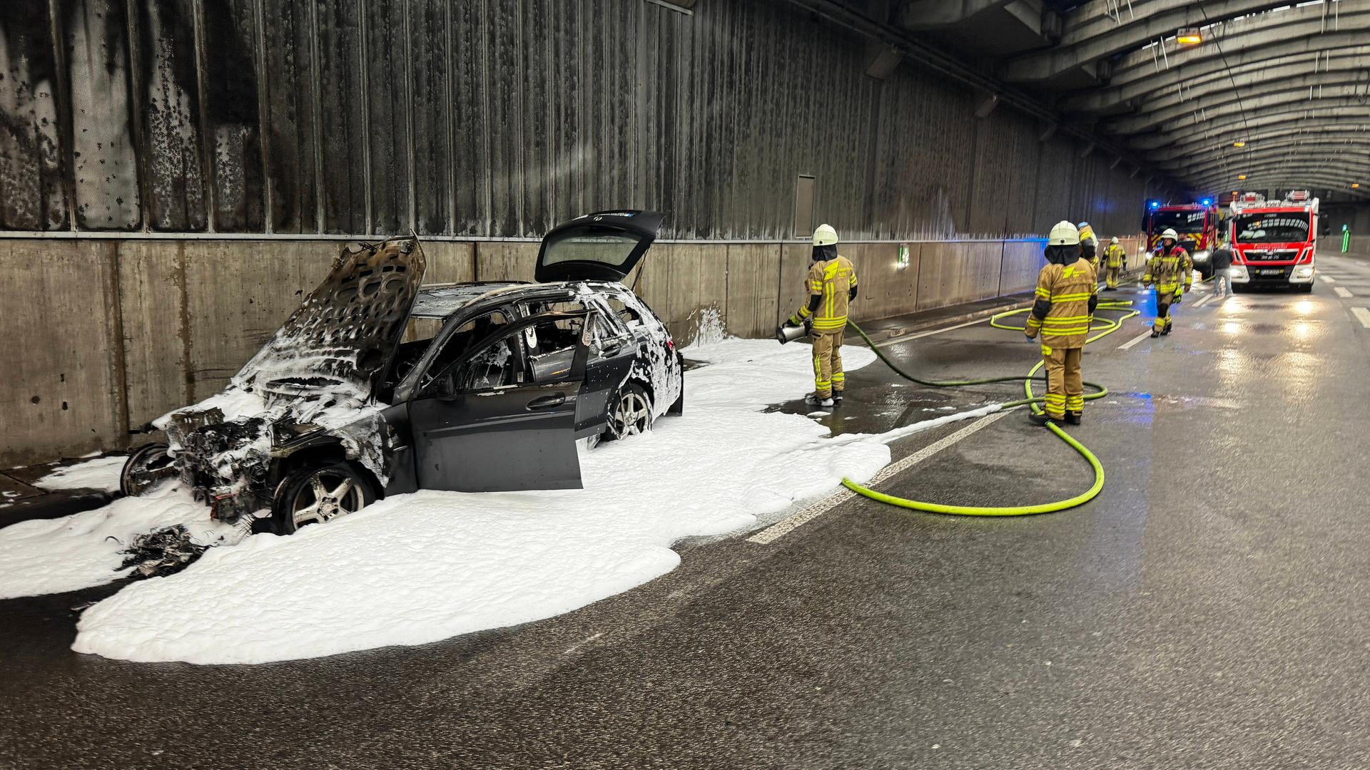 Pkw-Brand in Tunnel: A1 bei Köln wieder frei