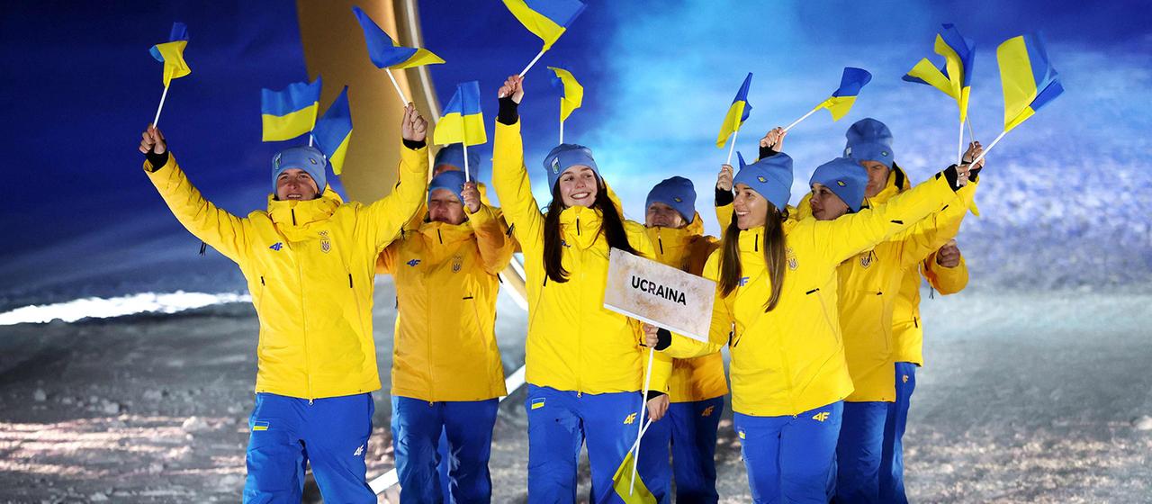 Mitglieder der ukrainischen Delegation bei der Eröffnungsfeier der Olympischen Winterspiele Milano Cortina 2026 in Livigno, Norditalien.