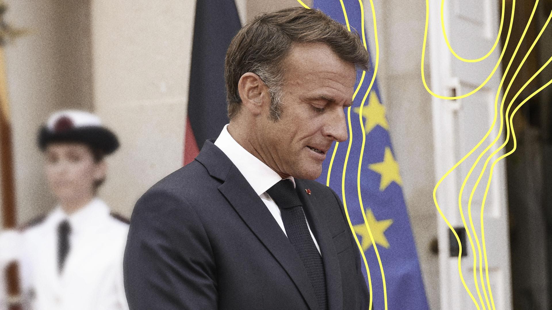 Emmanuel Macron vor einer Europa-Flagge. | picture alliance / SIPA, Laurent GRANDGUILLOT- POO