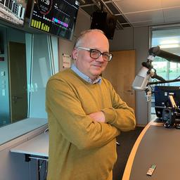 Politikwissenschaftler Dirk van den Boom im SR-Studio