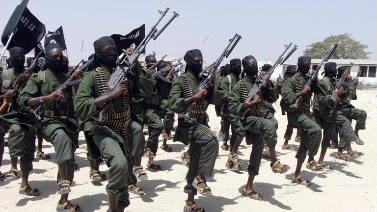 Ein Archivbild von Al-Shabaab-Milizionären in Somalia von 2011.