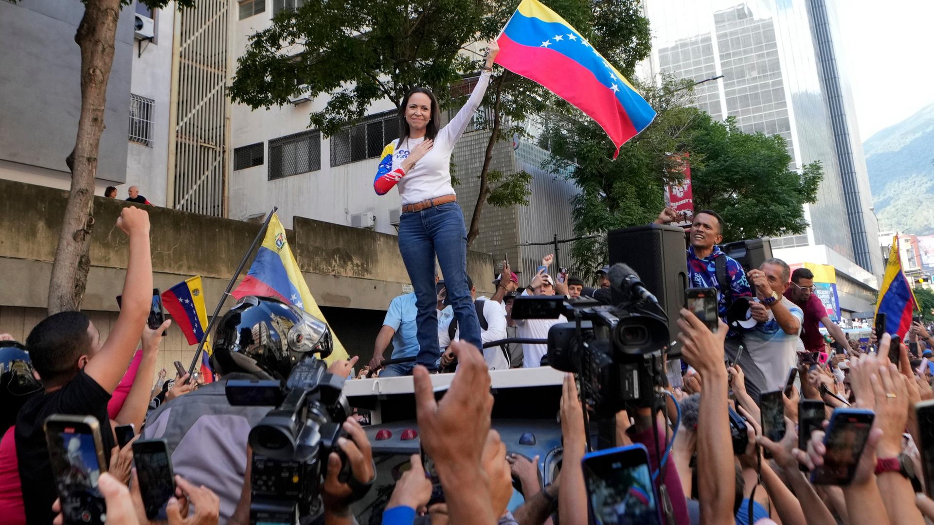 María Corina Machado vor Anhängern im Januar 2025. | AP