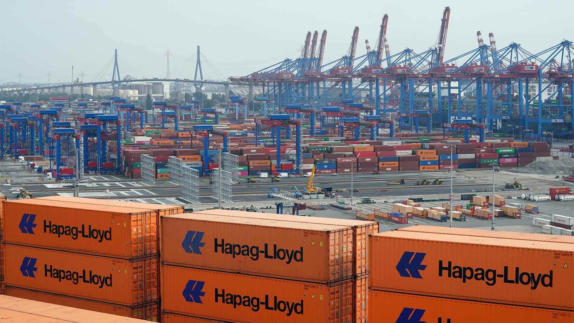 Container stehen auf dem Container Terminal Burchardkai im Hamburger Hafen. | picture alliance/dpa