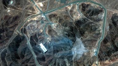 Ein Satellitenbild zeigt einen Überblick über den unterirdischen Fordo-Komplex (Iran).