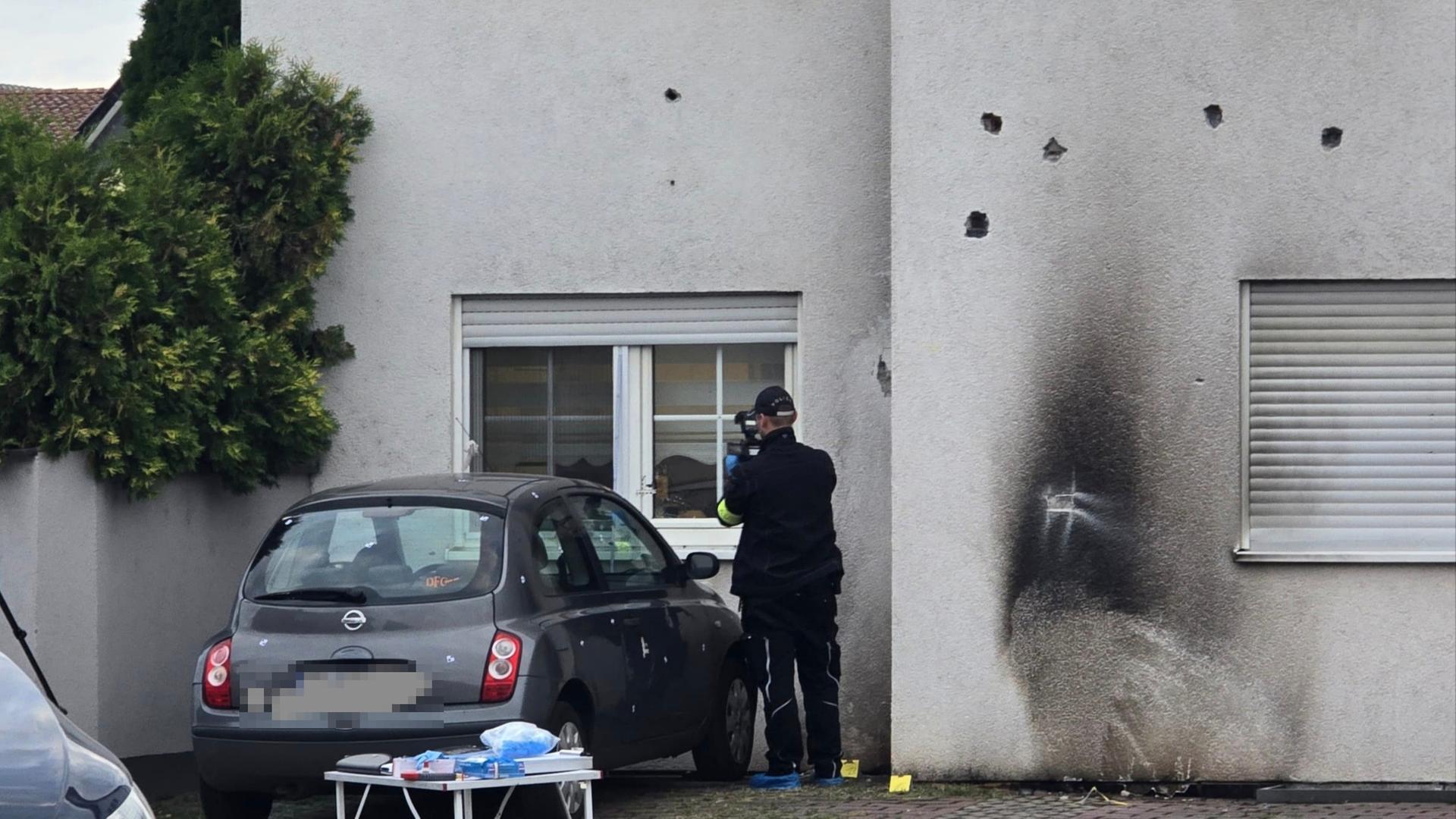 Lampertheim: Schüsse und Brandsatz auf Wohnhaus - auch Auto attackiert