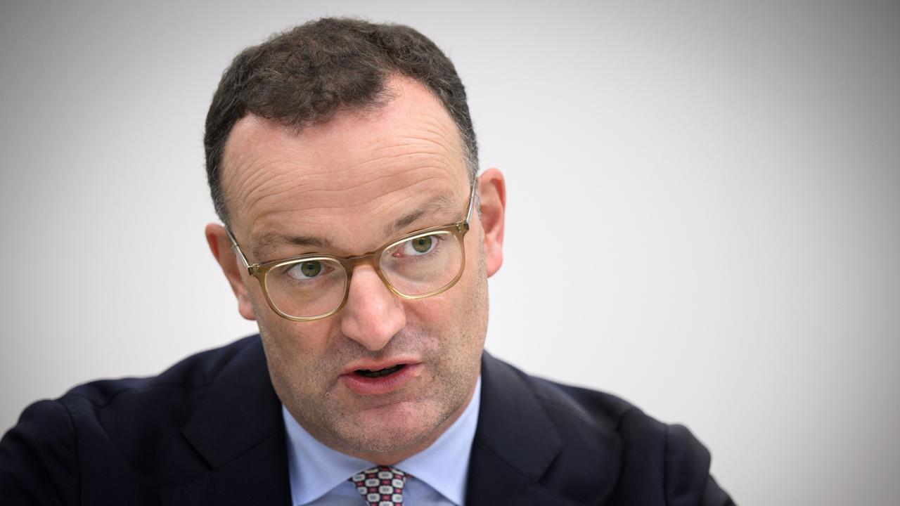 Lãnh đạo liên minh CDU/CSU Jens Spahn từ chức liên quan tranh cãi mang thai hộ tại Mỹ