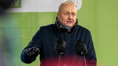 Joachim Rukwied, Präsident des Deutschen Bauernverbandes, spricht auf der Kundgebung am Brandenburger Tor.