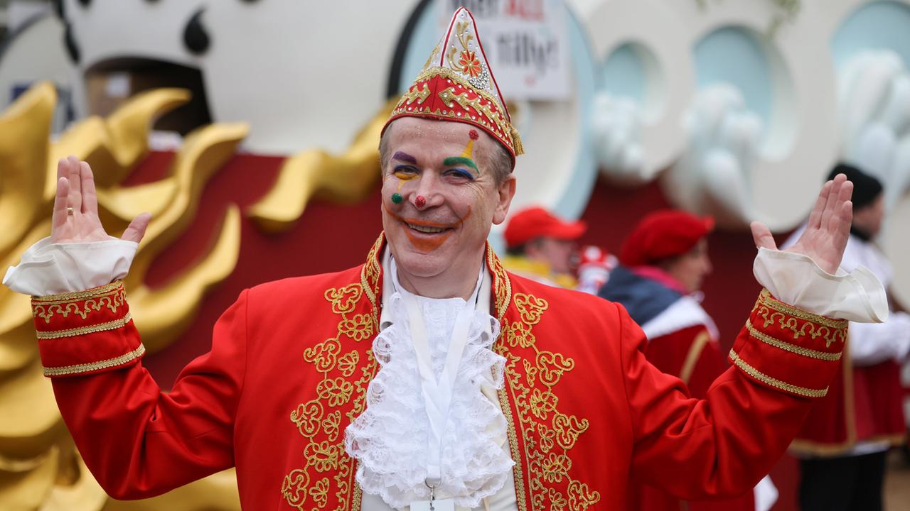 Zehntausende feiern bei Rosenmontagsumzügen im Rheinland