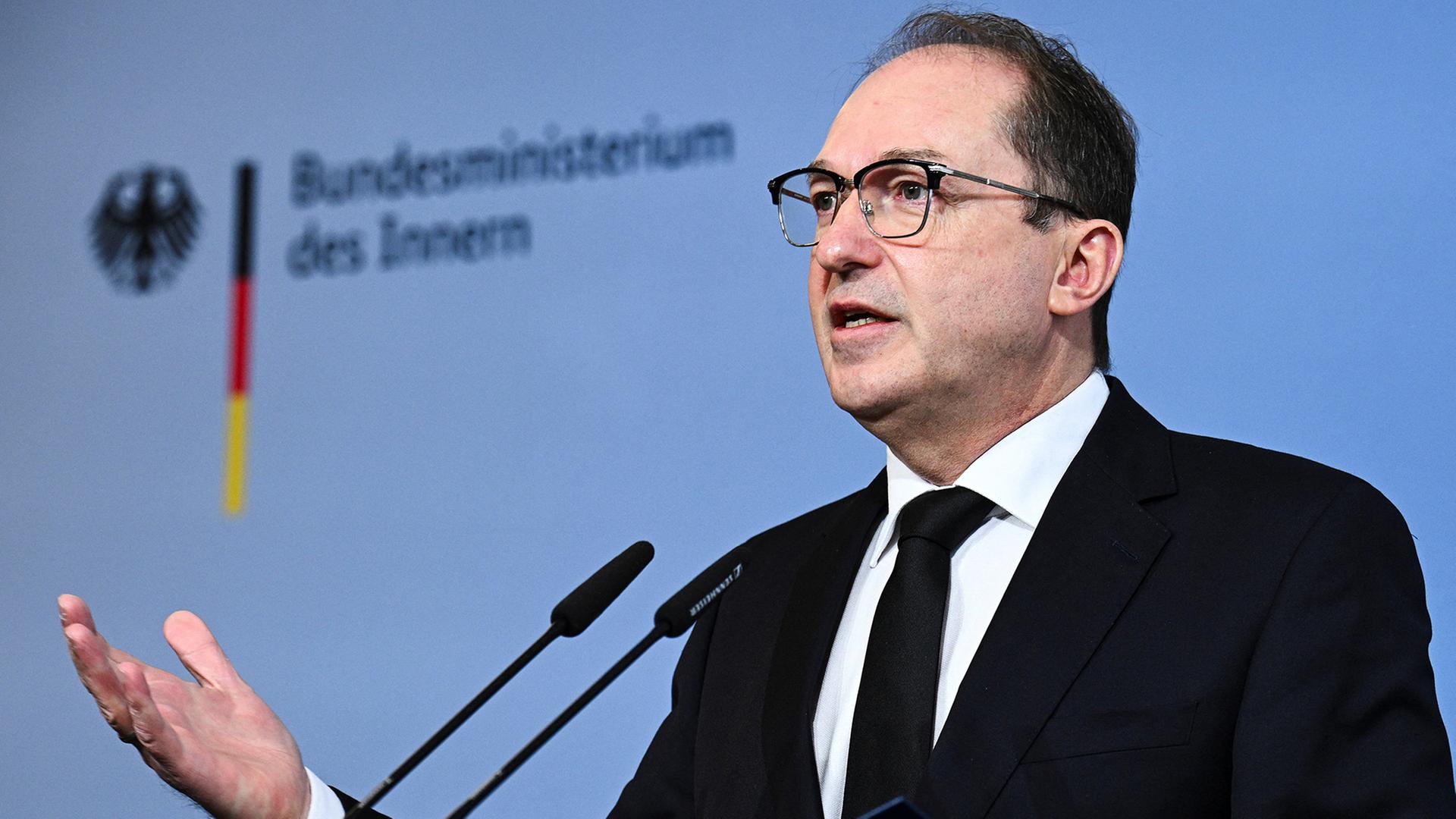 Nach Strom-Anschlag von Berlin will Dobrindt gegen Linksextremismus aufrüsten
