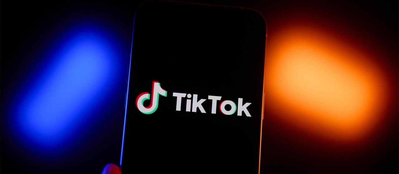 Das Logo der Socia-Media-Plattform TikTok auf einem Smartphone-Bildschirm.