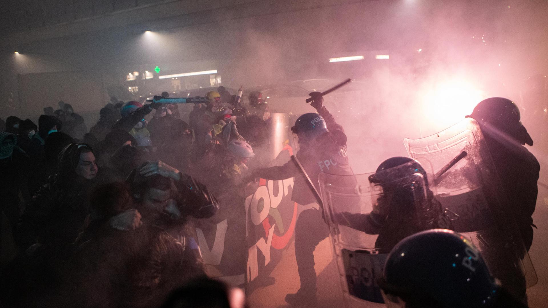 Krawalle bei Demonstration gegen Olympia in Mailand