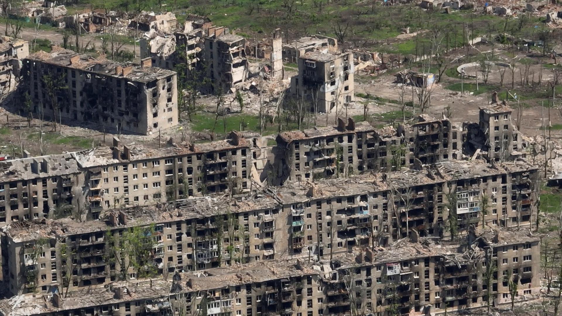 Von Russland zerstörte Häuser im ukrainischen Bachmut