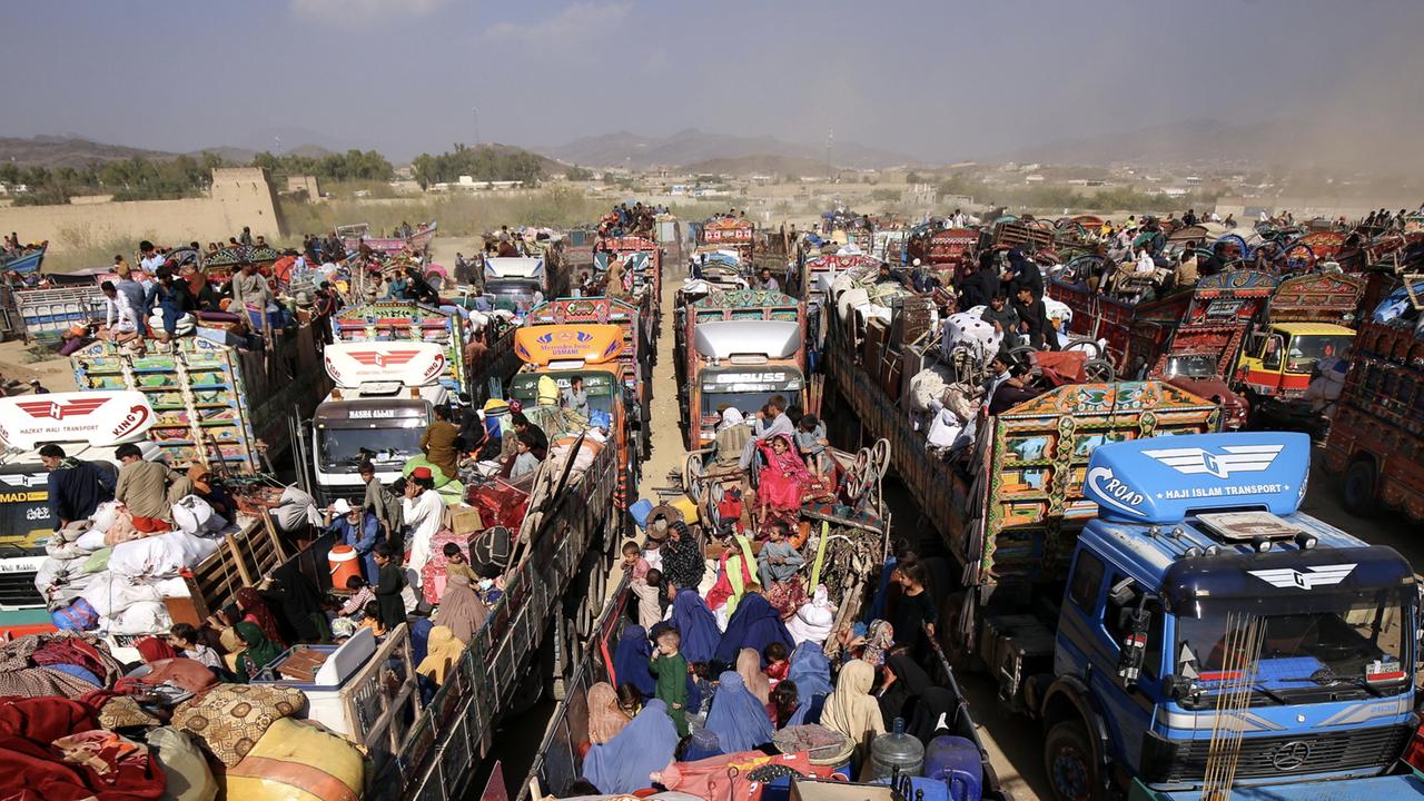 Abschiebungen angedroht: Zehntausende Afghanen verlassen Pakistan