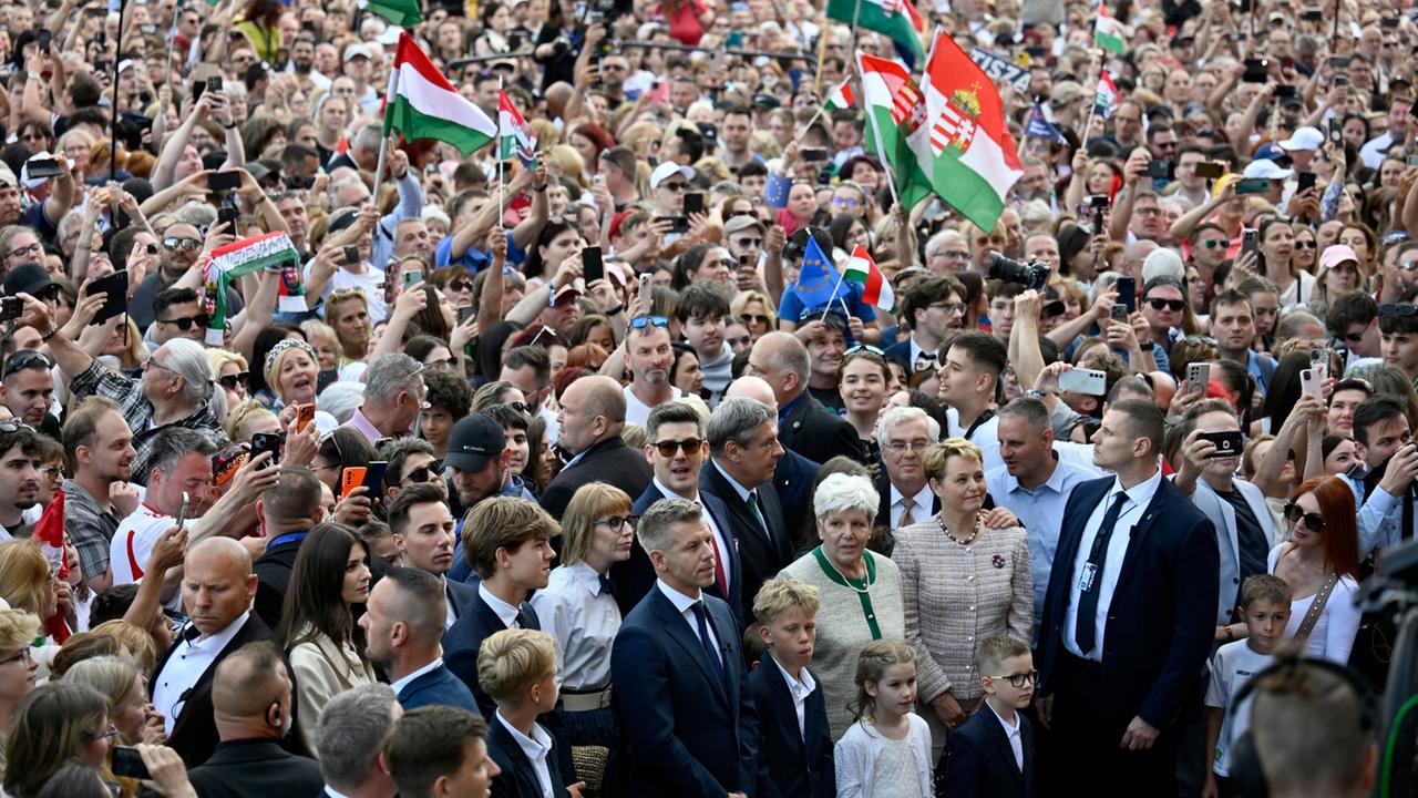 Ministerpräsident Magyar löst Aufbruchstimmung in Ungarn aus