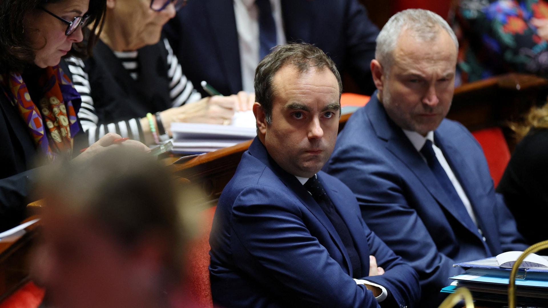 S�bastien Lecornu (Mitte, aufgenommen am 16.12.2025) | REUTERS