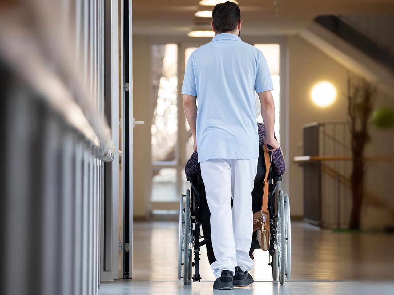 Fehlendes Konzept der Pflegeversicherung? Der Druck auf Gesundheitsminister  Lauterbach steigt