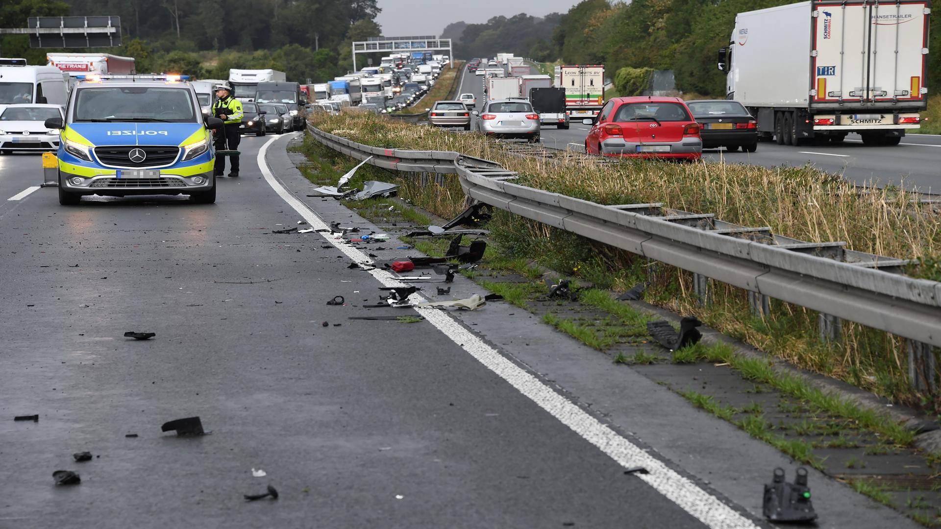 Treibstoff auf der Fahrbahn: A2 nach stundenlanger Sperrung wieder frei