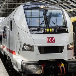 Der neue ICE L der Deutschen Bahn bei dessen Premiere am Berliner Ostbahnhof. 