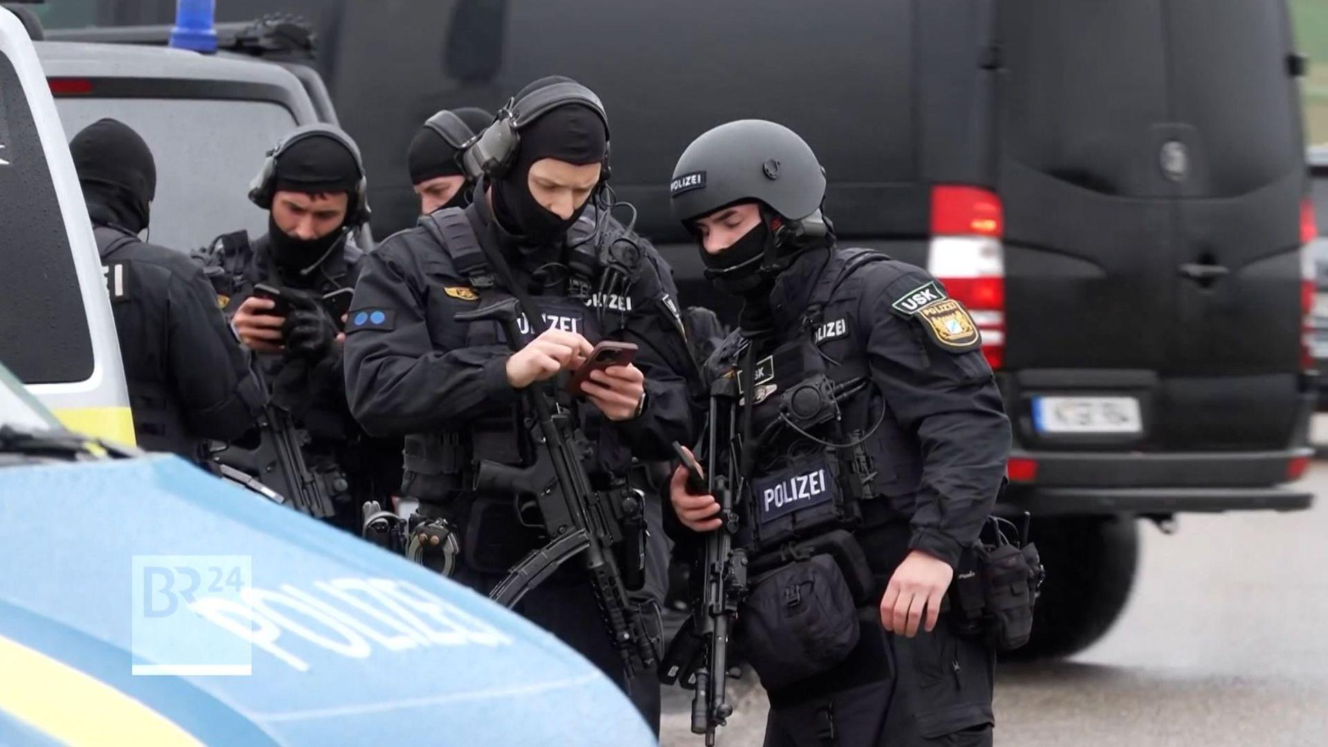 Im oberpfälzischen Berngau läuft ein Einsatz von Spezialkräften der Polizei. | Bayerischer Rundfunk 2026