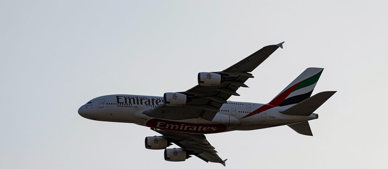 Ein Passagierflugzeug vom Typ Airbus A380 der Emirates Airlines.