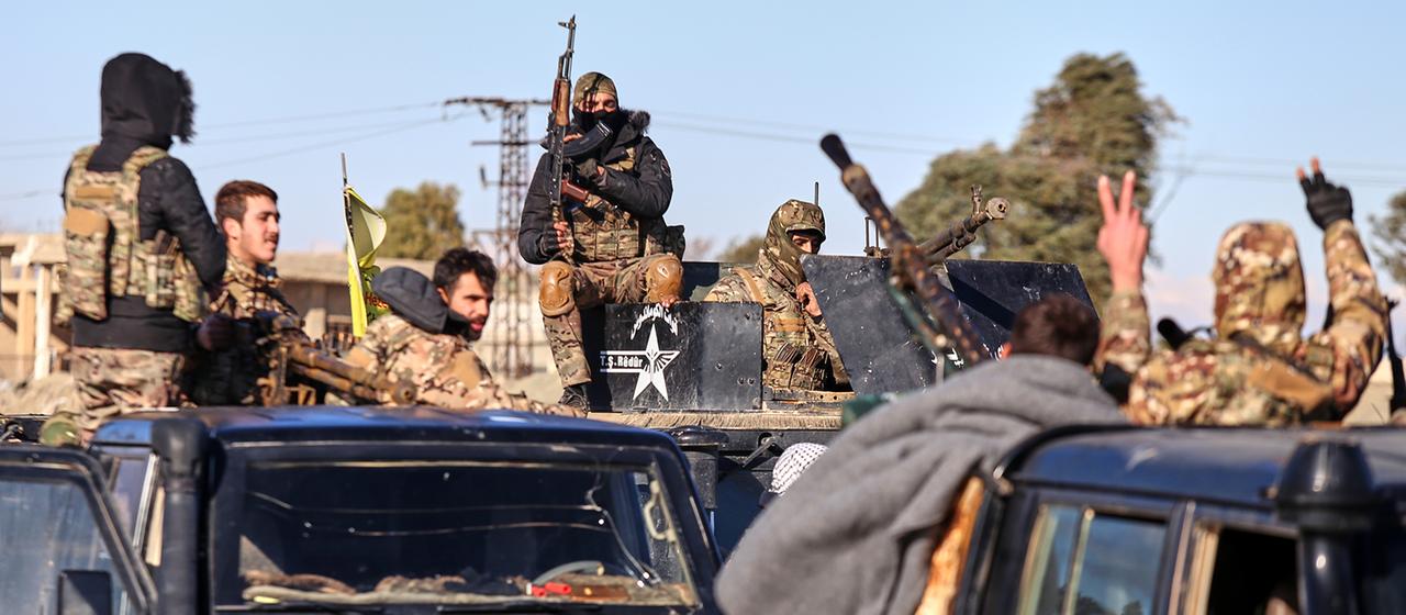 Soldaten der kurdisch geführten Syrischen Demokratischen Kräfte (SDF).
