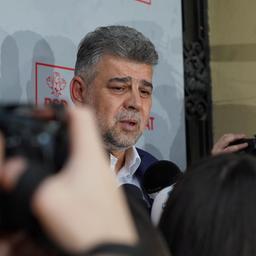Marcel Ciolacu auf einer Pressekonferenz.