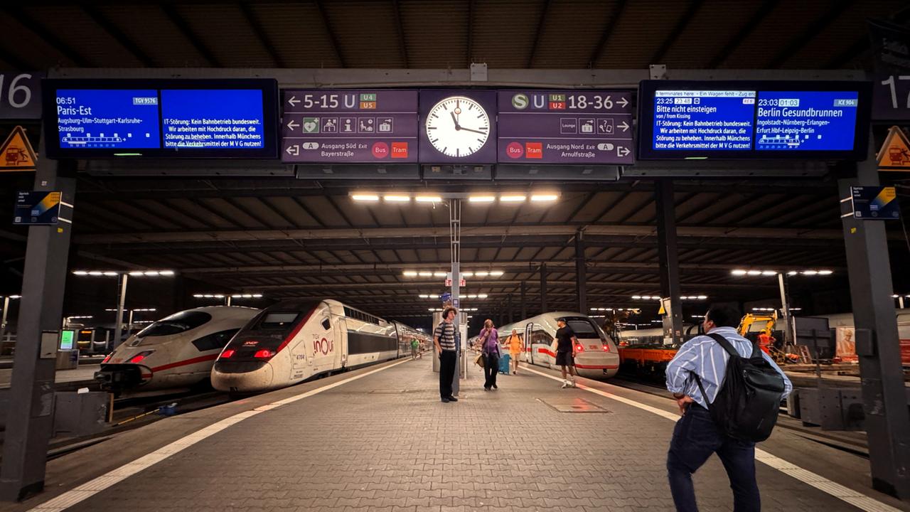 Zugverkehr wegen Funkstörung bundesweit eingestellt Zugverkehr wegen Funkstörung bundesweit eingestellt