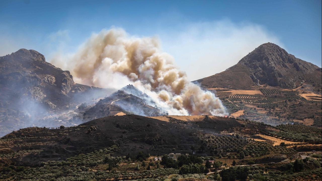 tagesschau: Waldbrände in Südeuropa: Starker Wind macht Lage auf Kreta unkontrollierbar